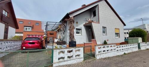Foto - Freistehendes Einfamilienhaus - renovierungsbedürftig