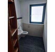 Gewerbehalle und Büro - 1.350,00&nbsp;EUR Kaltmiete, ca.&nbsp; 175,00&nbsp;m&sup2; in Uffing am Staffelsee (PLZ: 82449)