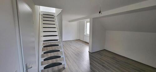 Foto - Wohnung 4,5 Zimmer - 1.000,00&nbsp;EUR Kaltmiete, ca.&nbsp; 100,00&nbsp;m&sup2;