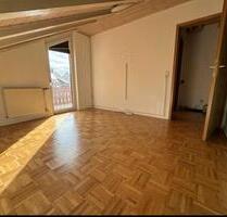 Modernisierte Wohnung mit drei Zimmern sowie Balkon und Einbaukü. - Grafenau