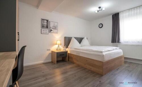 Foto - Single Studio Apartment Großes Bett, Einbauküche Arbeitsplatz