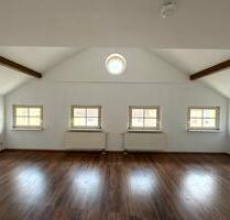 Traumhafte 3-Raum-Dachgeschosswohnung in ruhiger Bestlage – eine ganze Etage für Sie allein! - Gera