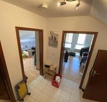 Helle 2-Zimmer-Dachgeschosswohnung mit Balkon und tollem Ausblick - Lohmar