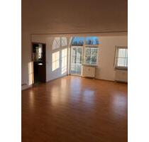 Schöne 2-Zimmer-Wohnung mit Balkon im DG inkl. TG-Stellplatz - Burgrieden
