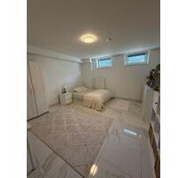 Möbliertes Zimmer zur Untermiete in Köln-Neuehrenfeld: Nur Frauen