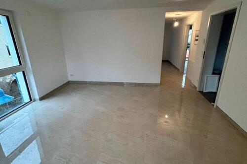 Foto - Kernsanierte 2,5 -Zimmer Wohnung mit bodentiefen Fenstern und Ein