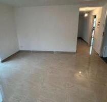 Kernsanierte 2,5 -Zimmer Wohnung mit bodentiefen Fenstern und Ein - Untergruppenbach