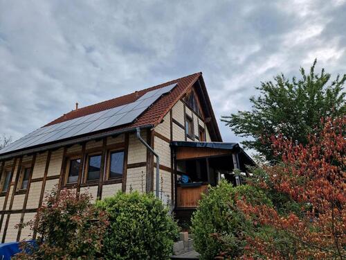 Foto - Haus mit Photovoltaikanlage direkt in Kalefeld
