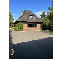 Freistehendes geräumiges Einfamilienhaus im Herzen von Rellingen