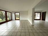 Foto - Helle 4,5-Zimmer-Erdgeschosswohnung mit Terrasse, Gartenanteil und Garage in Laichingen