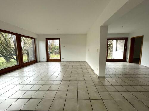 Foto - Helle 4,5-Zimmer-Erdgeschosswohnung mit Terrasse, Gartenanteil und Garage in Laichingen