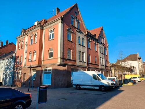 Foto - Kernsanierungsbedürftiges solides Mehrfamilienhaus