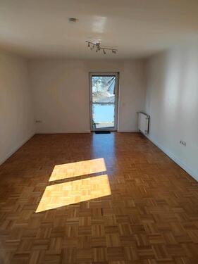 Foto - Moderne 4-Zimmer-Wohnung mit Balkon, Garten und Garage