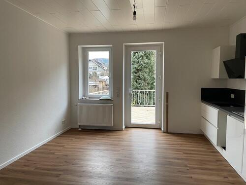 Foto - Frisch renovierte 2-Zimmer Wohnung mit Balkon