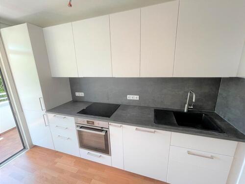 Foto - Neuwertig, zentrale Lage, sonniger Südbalkon mit EBK, prov.-frei