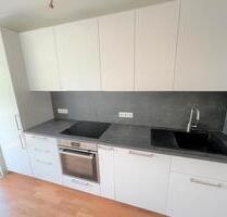 Neuwertig, zentrale Lage, sonniger Südbalkon mit EBK, prov.-frei - München Pasing-Obermenzing