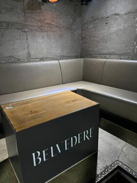 Foto - 19 Barhocker Stangen – Komplettset für Bar, Lounge oder Club