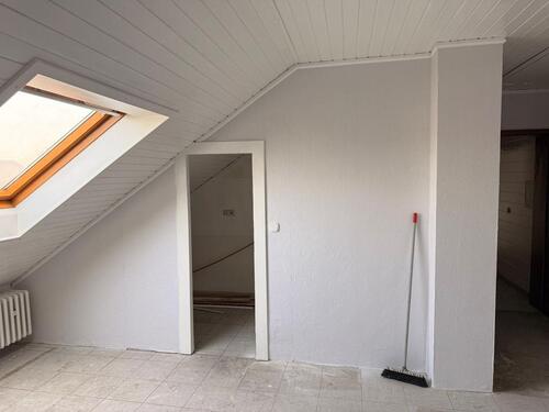 Foto - Geräumige, frisch renovierte DG Wohnung