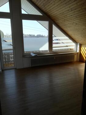 Foto - Schöne sonnige 2,5 Zimmer Dachgeschosswohnung