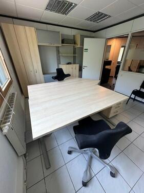 Foto - Moderne möblierte Bürofläche in Gemeinschaftsbüro- Wohngebäude