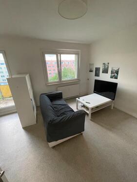 Foto - Großzügiges möbliertes Zimmer (33m²) mit Balkon in Halle-Neustadt