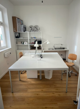 Foto - ruhiger Arbeitsplatz in kleiner Bürogemeinschaft