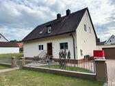 Foto - Familienidylle mit Pool und liebevoll gestaltetem Garten