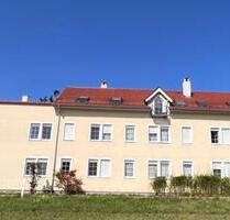 3-Zimmer-Dachgeschosswohnung mit großer Terrasse und Stellplätzen - Reutlingen Reutlingen-Betzingen