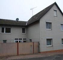 Geräumiges Wohnhaus mit 85 m² Doppelgarage u. 50 m² Lagerraum - Gieboldehausen