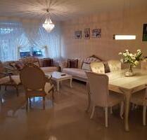 • Freundliche 3-Zimmer-Wohnung mit viel Licht, Balkon und Garage - Gärtringen