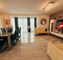 Mehrfamilienhaus von Privat mit Einliegerwohnung - Würzburg Heuchelhof