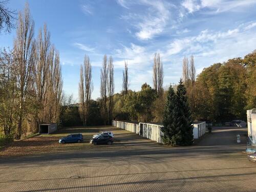 Foto - Stellplatz PKW Wohnmobil Wohnwagen Anhänger Boot Parkplatz