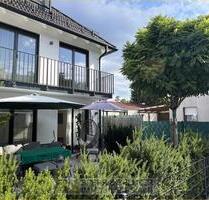 Stilvolles, modernes Reiheneckhaus mit exklusiver Ausstattung und hellen Wohnräumen - Brunnthal