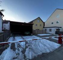 Stellplätze aussen mit Schranke Holzgartenstr. 4 - Regensburg Das Dörnberg