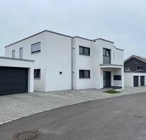 Helle und moderne 3,5 Zimmer-Mietwohnung (93qm) - Unterschneidheim