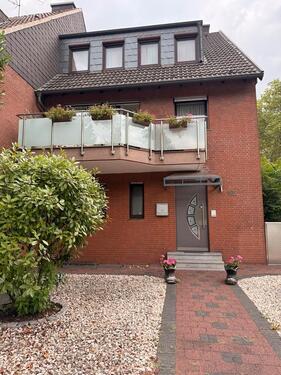 Foto - Haus mit Einliegerwohnung Wärmepumpe 2 Garagen ohne Makler