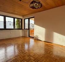 Helle 3-Zimmer-ETW mit Loggia, Eichenparkett & gepflegter WEG - Amberg