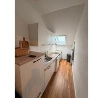 Helle 3-Zimmer Dachgeschosswohnung mit Einbauküche - Offenbach am Main