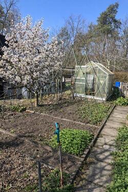 Foto - Kleingarten mit Outdoor Küche und sehr gemütlicher Sitzecke