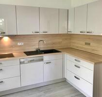 Familienfreundliche 4-Zimmer-Wohnung mit Balkon - Berlin Lichtenberg
