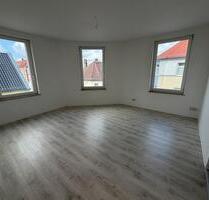 renovierte helle 4-Zimmer-Wohnung mit zwei Bädern und Balkon - Dessau-Roßlau Brambach