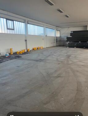 Foto - Halle zur Fahrzeugunterstellung