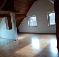 Kuschelige 2 Zimmer Dachgeschosswohnung - Kuchen