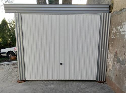 Foto - Garage Stellplatz Halle Lagerraum Auto Boot Wohnwagen Motorrad