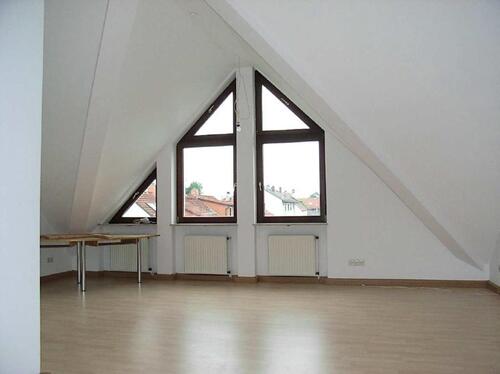 Foto - Dachgeschoss-Wohnung mit Pfiff in 3-Familienhaus