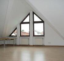 Dachgeschoss-Wohnung mit Pfiff in 3-Familienhaus - Langen (Hessen)