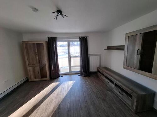 Foto - Zimmer , teilmöbliert in großer 4 Zimmer Wohnung zu vermieten