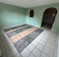 Große Wohnung in Hauswurz - 870,00 EUR Kaltmiete, in Neuhof (PLZ: 36119)