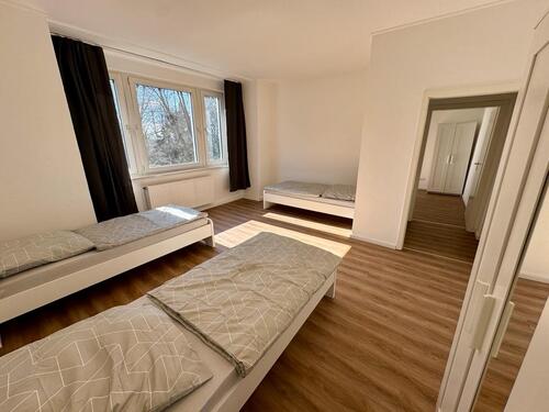 Foto - Günstiges Monteurzimmer in Solingen - Nähe Wuppertal Hilden & Düsseldorf Monteurwohnung mit Stellplatz