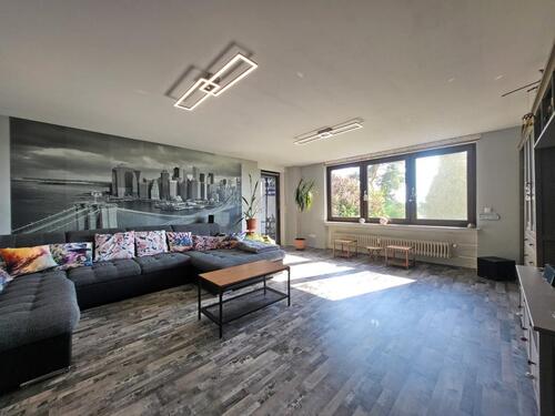 Foto - Renovierte 3-Zimmer-Wohnung Terrasse, Einbauküche, 2 Stellplätze